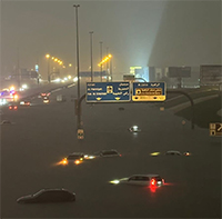 Dubai bỗng ngập lụt kinh hoàng: Siêu xe trôi nổi trên phố, máy bay