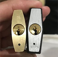 Vì sao ổ khóa nào cũng có một lỗ nhỏ