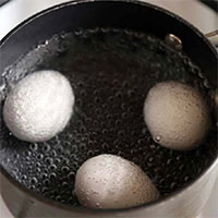 Tại sao không thể luộc trứng trên đỉnh Everest?