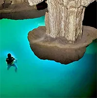 Mysterious lake found "hanging" inside Thung Cave in Vietnam
