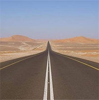Đoạn đường chạy thẳng gần 240km không có một khúc cua xuyên sa mạc rộng lớn ở Saudi Arabia