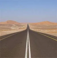 Đoạn đường chạy thẳng gần 240km không có một khúc cua xuyên sa mạc rộng lớn ở Saudi Arabia