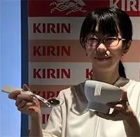 "Ông trùm" ngành bia Nhật Bản mở bán chiếc thìa điện tử ngăn đột quỵ