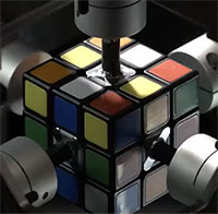 Robot Nhật Bản lập kỷ lục xoay rubik nhanh nhất thế giới