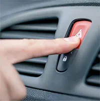 Dạy trẻ 3 cách thoát hiểm nếu bị bỏ quên trên xe ô tô