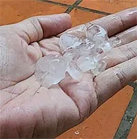Tại sao mưa đá xuất hiện giữa mùa nóng?