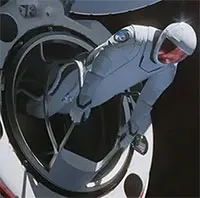 SpaceX dự kiến chuyến bay thương mại có hoạt động đi bộ ngoài không gian