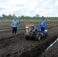 Kỹ sư cơ điện làm máy làm gieo hạt năng suất 0,2 ha mỗi giờ