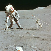 Thời gian trên Mặt trăng lệch bao nhiêu so với Trái đất?