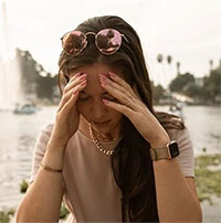 Sóng nhiệt gây chứng đau nửa đầu kinh niên?