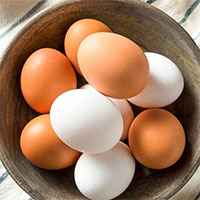 Vì sao ở nhiều nước trứng nâu thường đắt hơn trứng trắng?