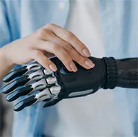 Neuralink thử nghiệm điều khiển cánh tay robot bằng ý nghĩ