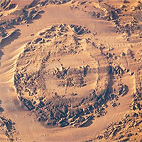 Con mắt chuyển động giữa Sahara do 