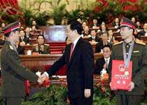 Trung Quốc tôn vinh 2 phi hành gia tàu Thần Châu VI