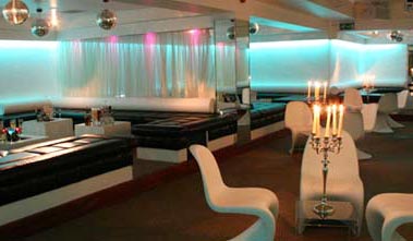 Ngồi quán rượu chu du thế giới