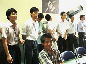 Ngày hội thiên văn vũ trụ thu hút học sinh tham gia