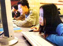 Web: Ngày càng cực đoan và ngày càng 