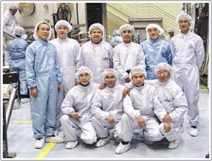 Những người chế tạo Vệ tinh