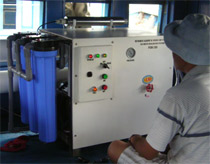 Cấp máy xử lý nước biển thành nước ngọt cho ngư dân