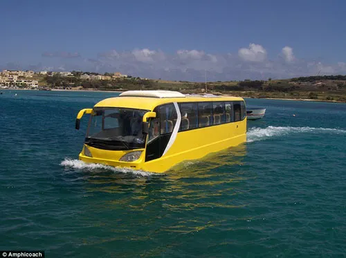 Xe bus lội nước chinh phục thế giới