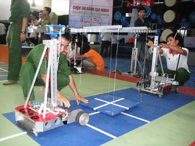 Các đội Robocon miền Trung thử sân