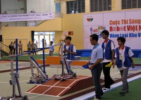 Robot cao đẳng lấn lướt robot đại học