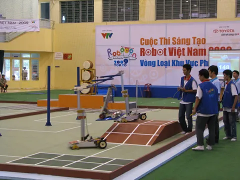 Robot cao đẳng và hệ dân lập thắng áp đảo