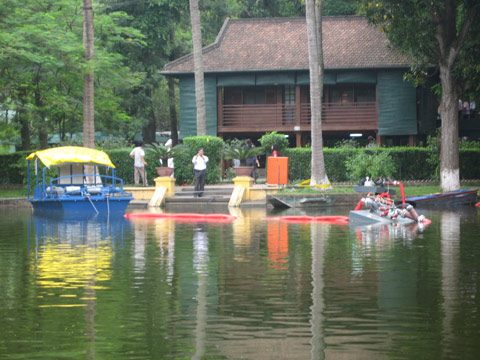 Làm sạch hồ Hà Nội bằng công nghệ Đức