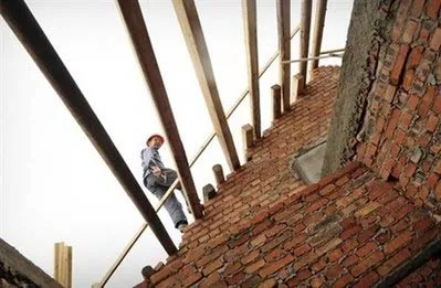 Tứ Xuyên lại động đất, hàng ngàn nhà cửa hư hại