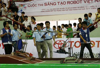 Vô địch Robocon VN 2009 đi “đánh trống xứ người”