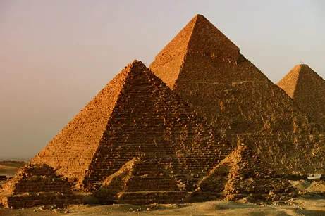 Ngày chính xác bắt đầu xây dựng kim tự tháp Giza?