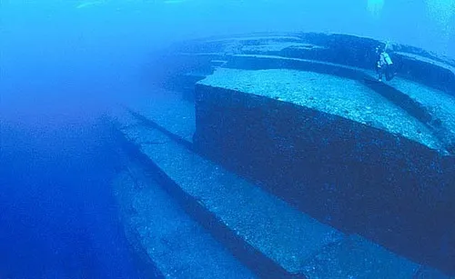 "Thế giới ngầm" dưới lòng Yonaguni