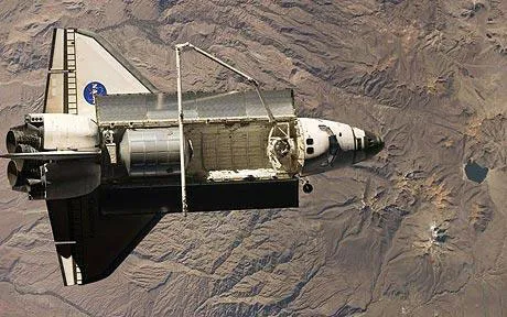 NASA “đại hạ giá” tàu con thoi Discovery