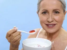 Người già nên ăn thức ăn có chứa ít đồng và sắt