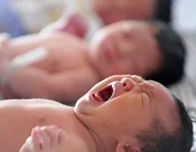 Không nên cho trẻ nhỏ ăn mật ong