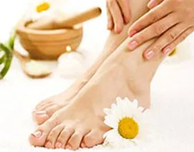 Tại sao đàn ông thích phụ nữ chân nhỏ?
