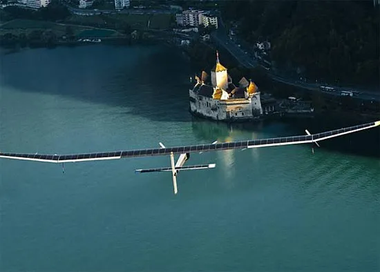 Máy bay năng lượng mặt trời bay vòng quanh Thụy Sĩ