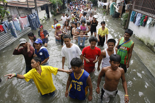 Sơ tán dân ở ven sông, vùng thấp đến nơi an toàn