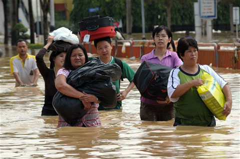 Lụt kéo dài ở Thái Lan, 107 người chết