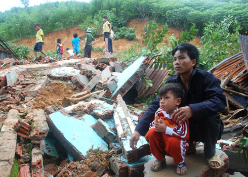 Cả làng tan hoang vì núi lở