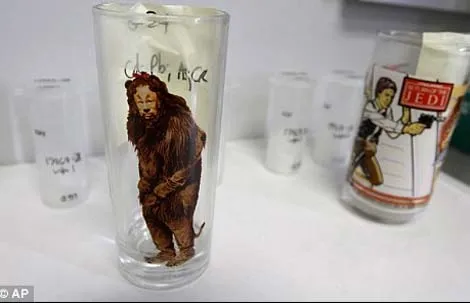Có chất gây ung thư trong cốc "made in China"