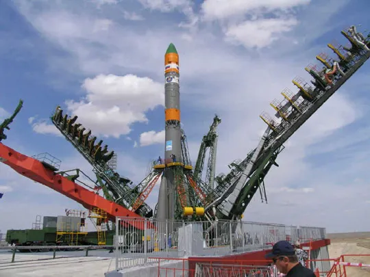 Tàu Soyuz vào bệ phóng