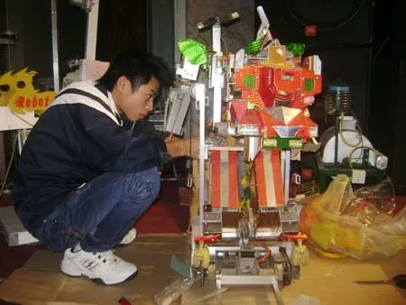 Sáng chế ra "Robot đa năng phục vụ nông nghiệp"