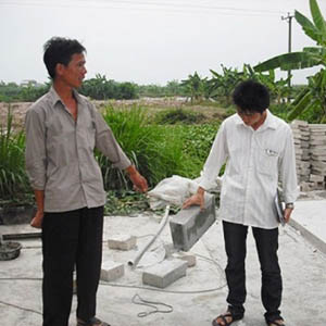 Độc đáo những viên gạch nổi trên mặt nước