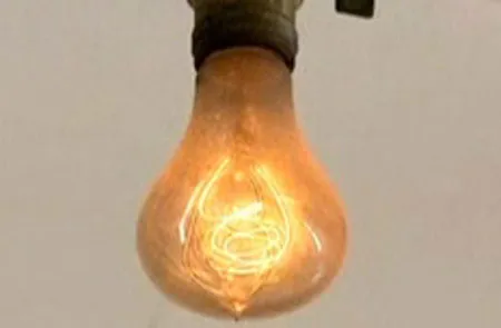 Bóng đèn sáng suốt 110 năm
