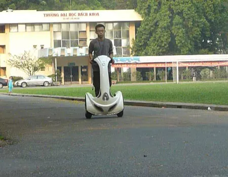 Xe điện hai bánh "made in Vietnam"