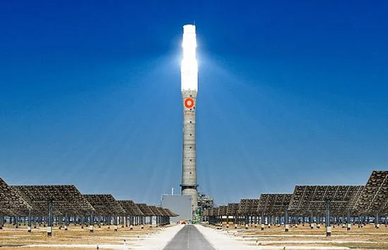 Nhà máy quang năng hoạt động suốt ngày đêm