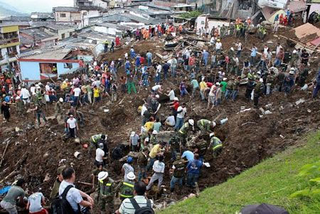 Lở đất kinh hoàng tại Colombia, 29 người bị chôn vùi