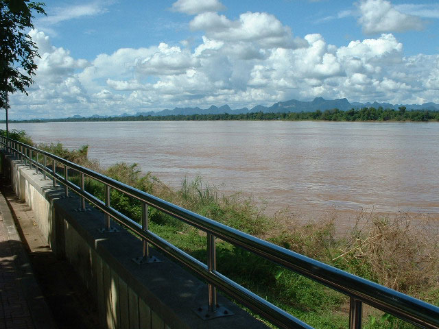 Đề nghị hoãn xây đập thủy điện trên sông Mekong