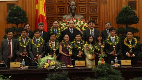 Trao giải "Quả cầu vàng" cho thanh niên giỏi khoa học